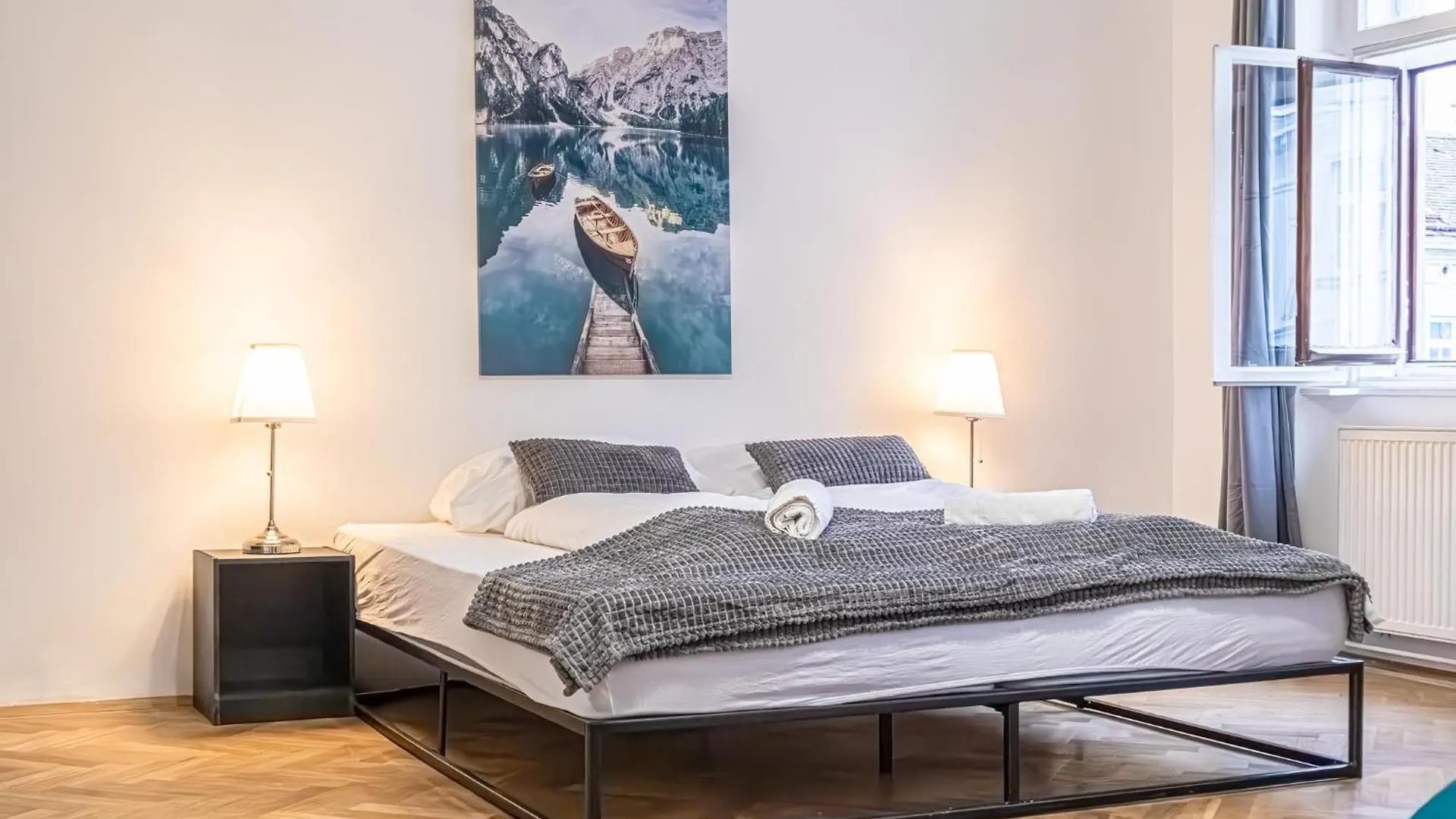 Apartment Spacious 2Br Apt -Near Wiener Stadthalle Burggassewiener Well Located