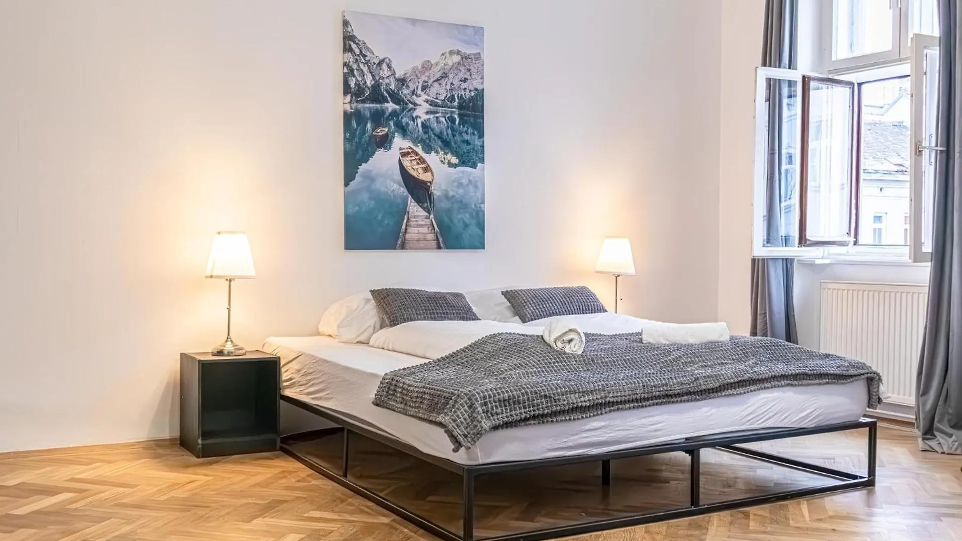 Spacious 2Br Apt -Near Wiener Stadthalle Burggassewiener Well Located Austria
