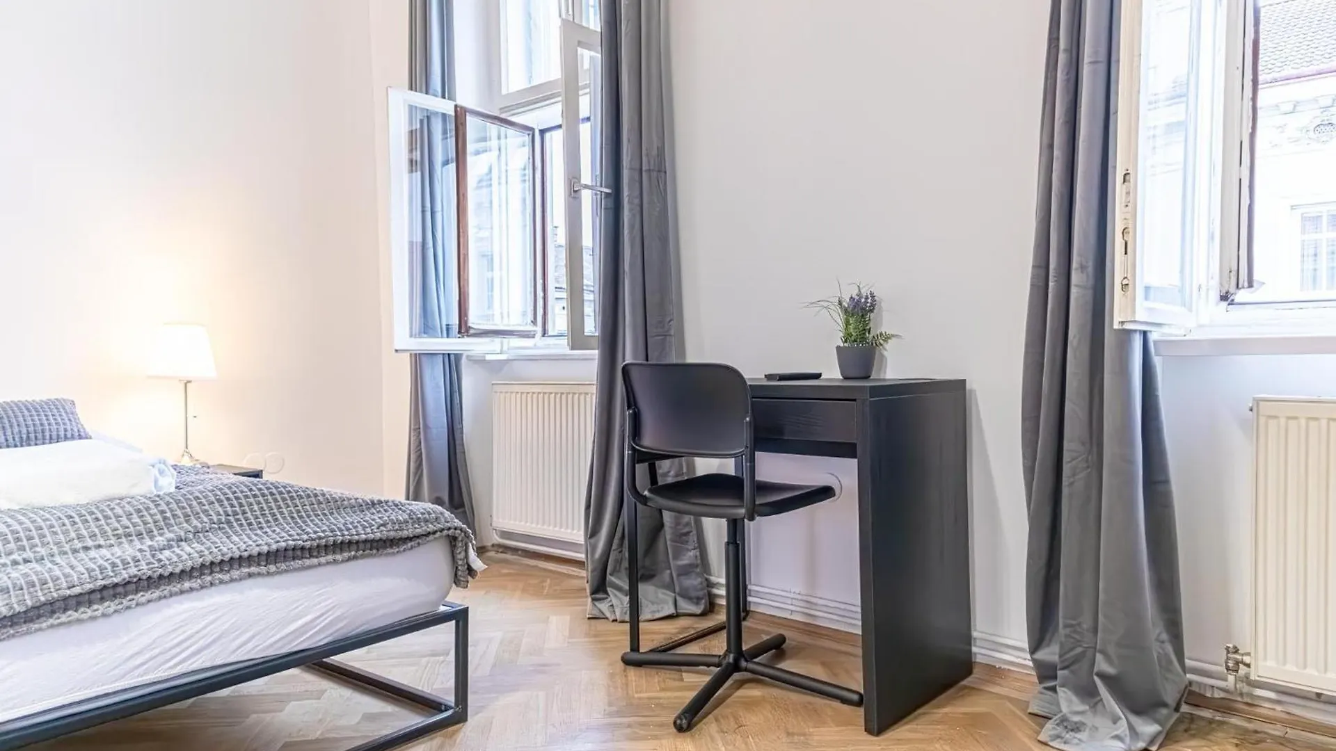 Spacious 2Br Apt -Near Wiener Stadthalle Burggassewiener Well Located Apartment