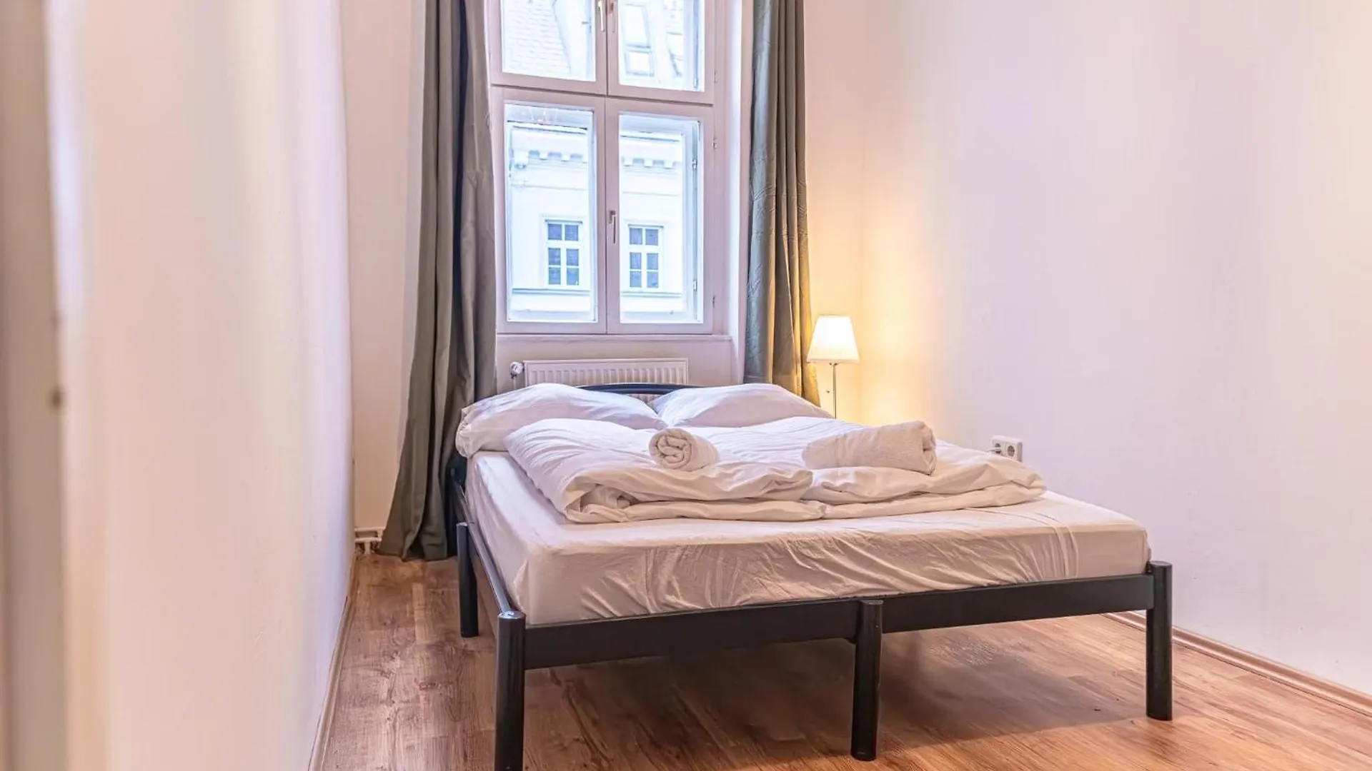 Spacious 2Br Apt -Near Wiener Stadthalle Burggassewiener Well Located Apartment Vienna