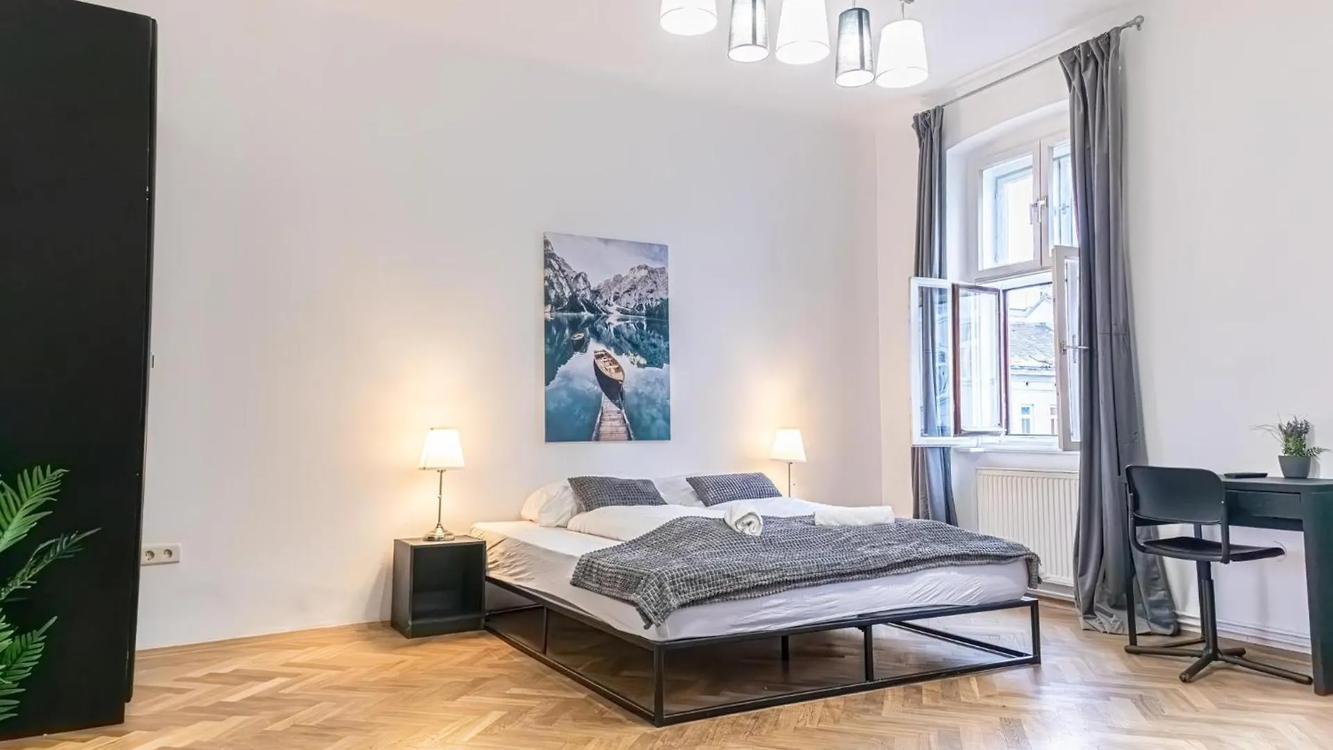 Spacious 2Br Apt -Near Wiener Stadthalle Burggassewiener Well Located