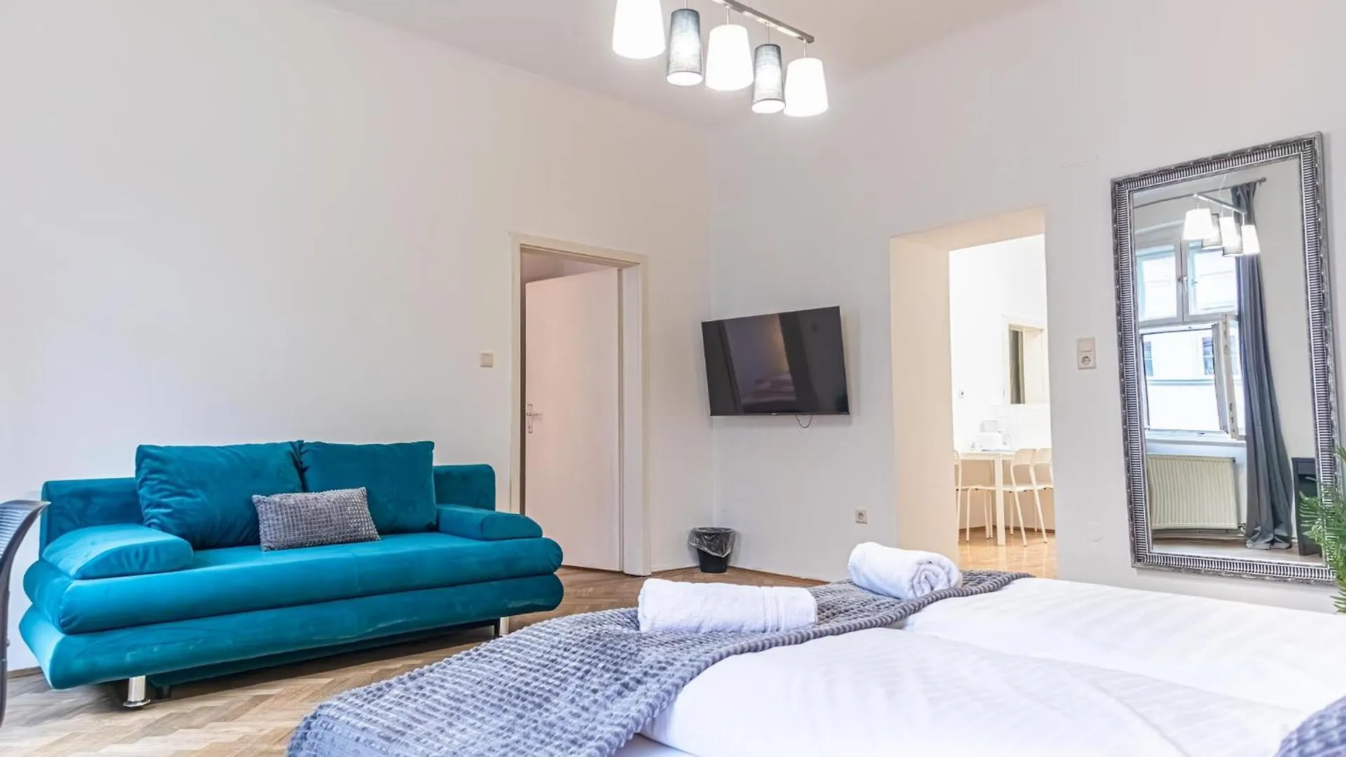 Apartment Spacious 2Br Apt -Near Wiener Stadthalle Burggassewiener Well Located