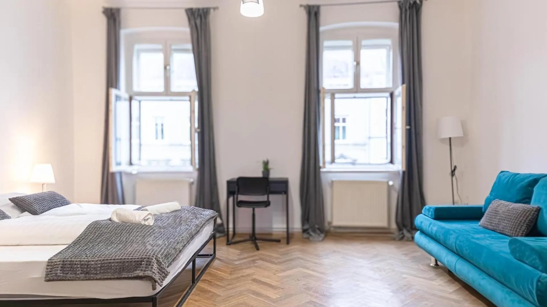 Spacious 2Br Apt -Near Wiener Stadthalle Burggassewiener Well Located 0*, Vienna
