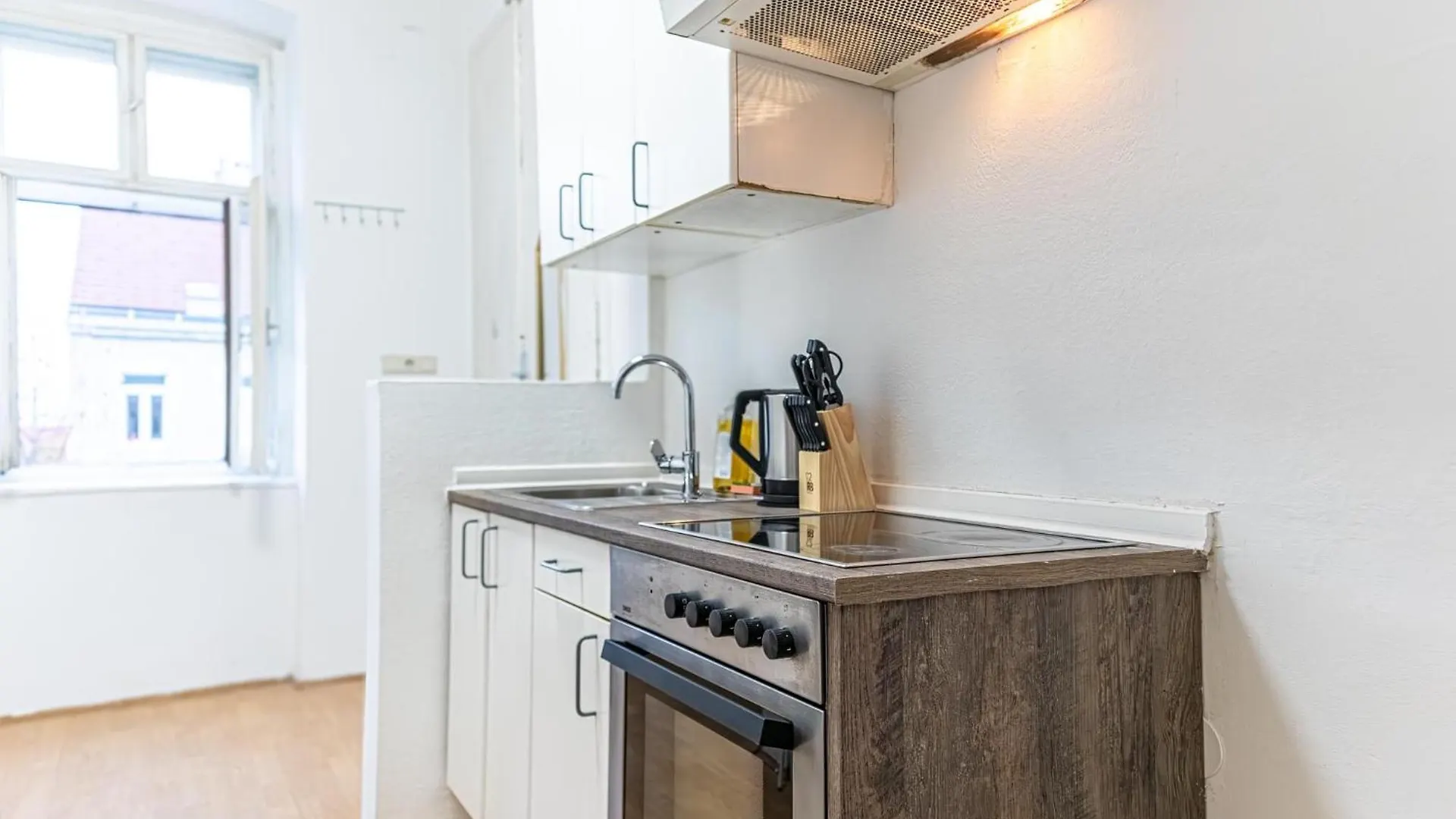Apartment Spacious 2Br Apt -Near Wiener Stadthalle Burggassewiener Well Located