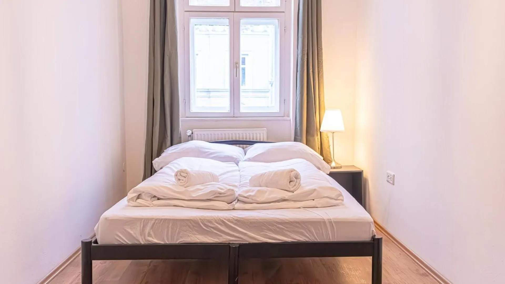 Apartment Spacious 2Br Apt -Near Wiener Stadthalle Burggassewiener Well Located Austria