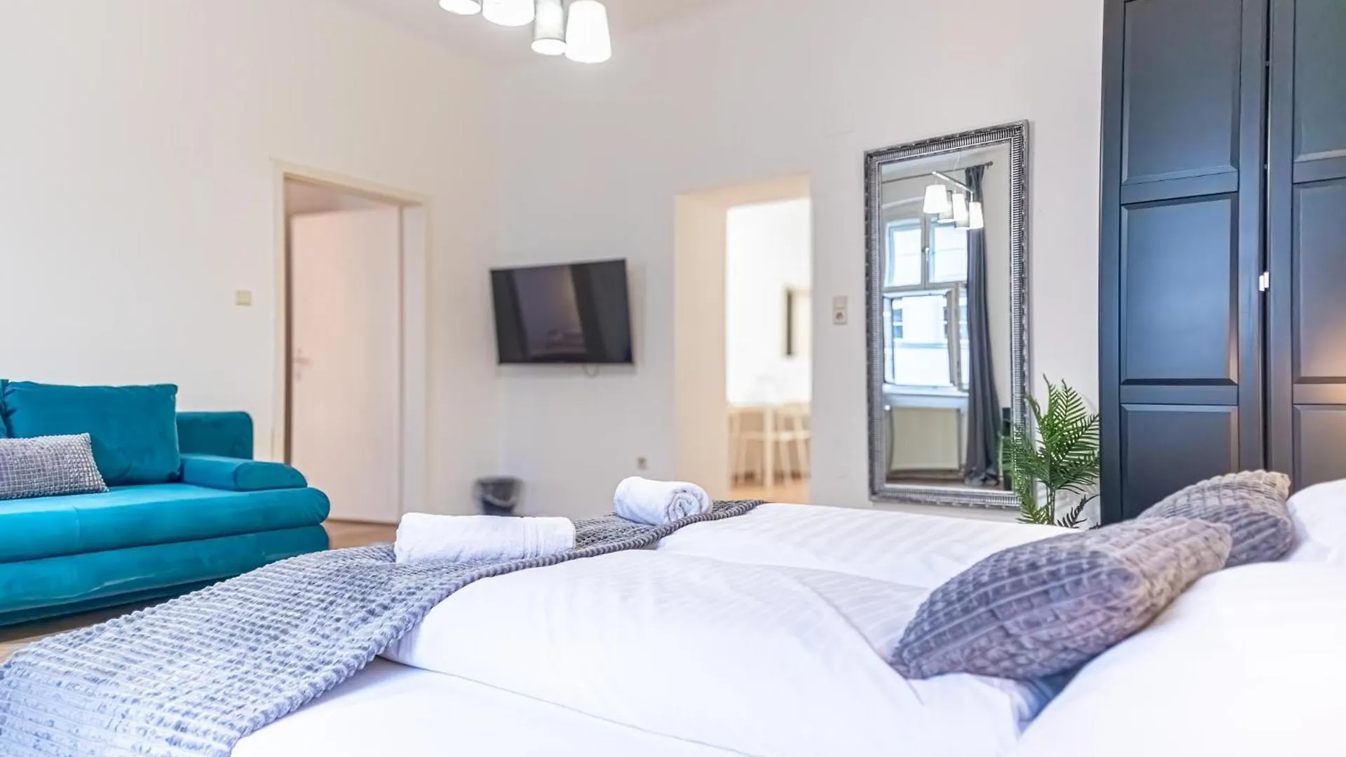 Spacious 2Br Apt -Near Wiener Stadthalle Burggassewiener Well Located