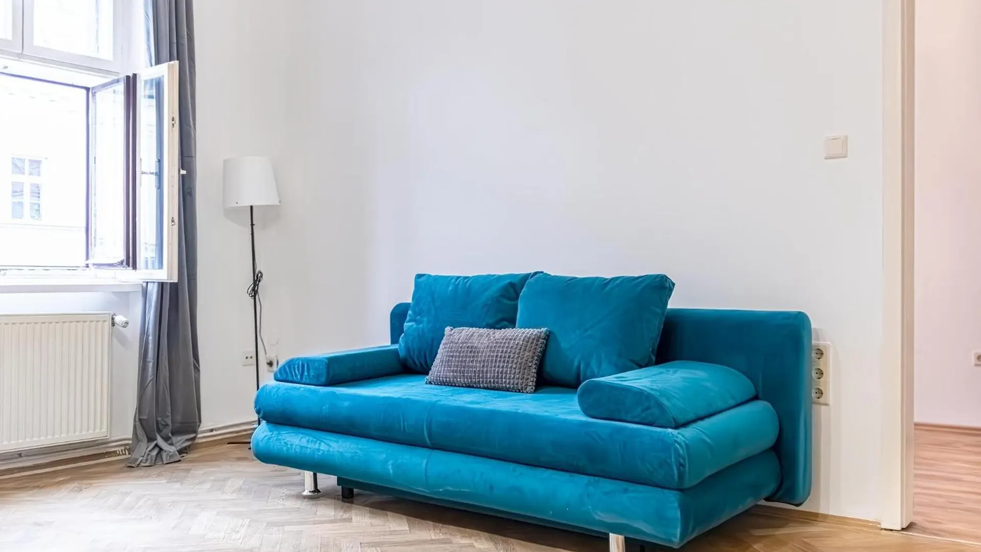Spacious 2Br Apt -Near Wiener Stadthalle Burggassewiener Well Located 0*, Vienna Austria