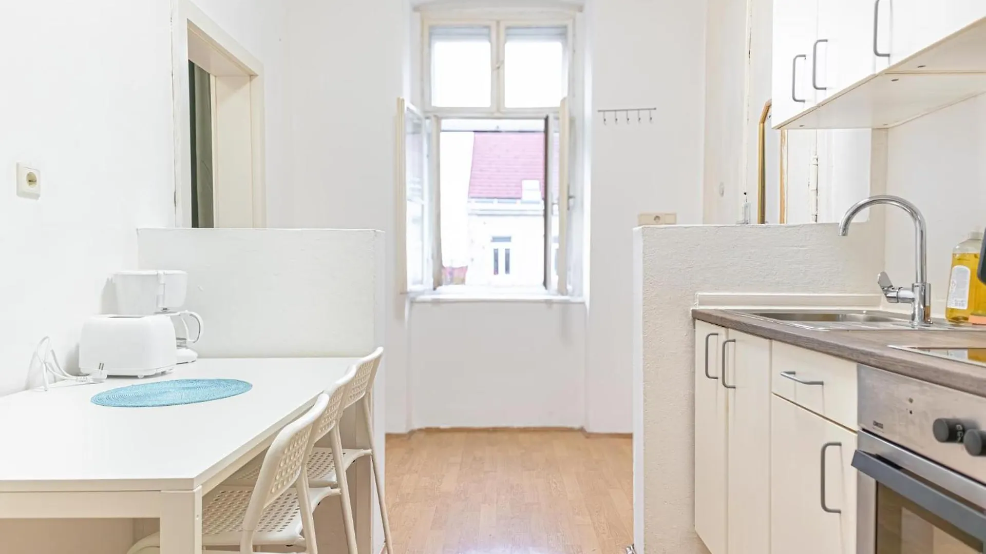 Apartment Spacious 2Br Apt -Near Wiener Stadthalle Burggassewiener Well Located