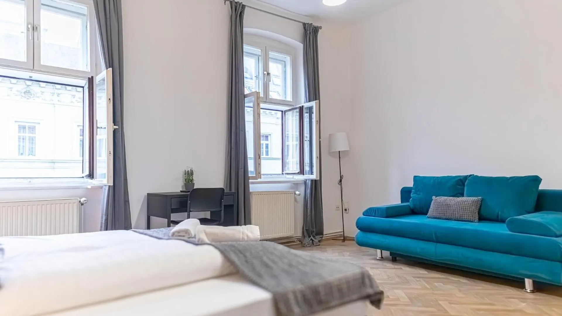 Spacious 2Br Apt -Near Wiener Stadthalle Burggassewiener Well Located Vienna