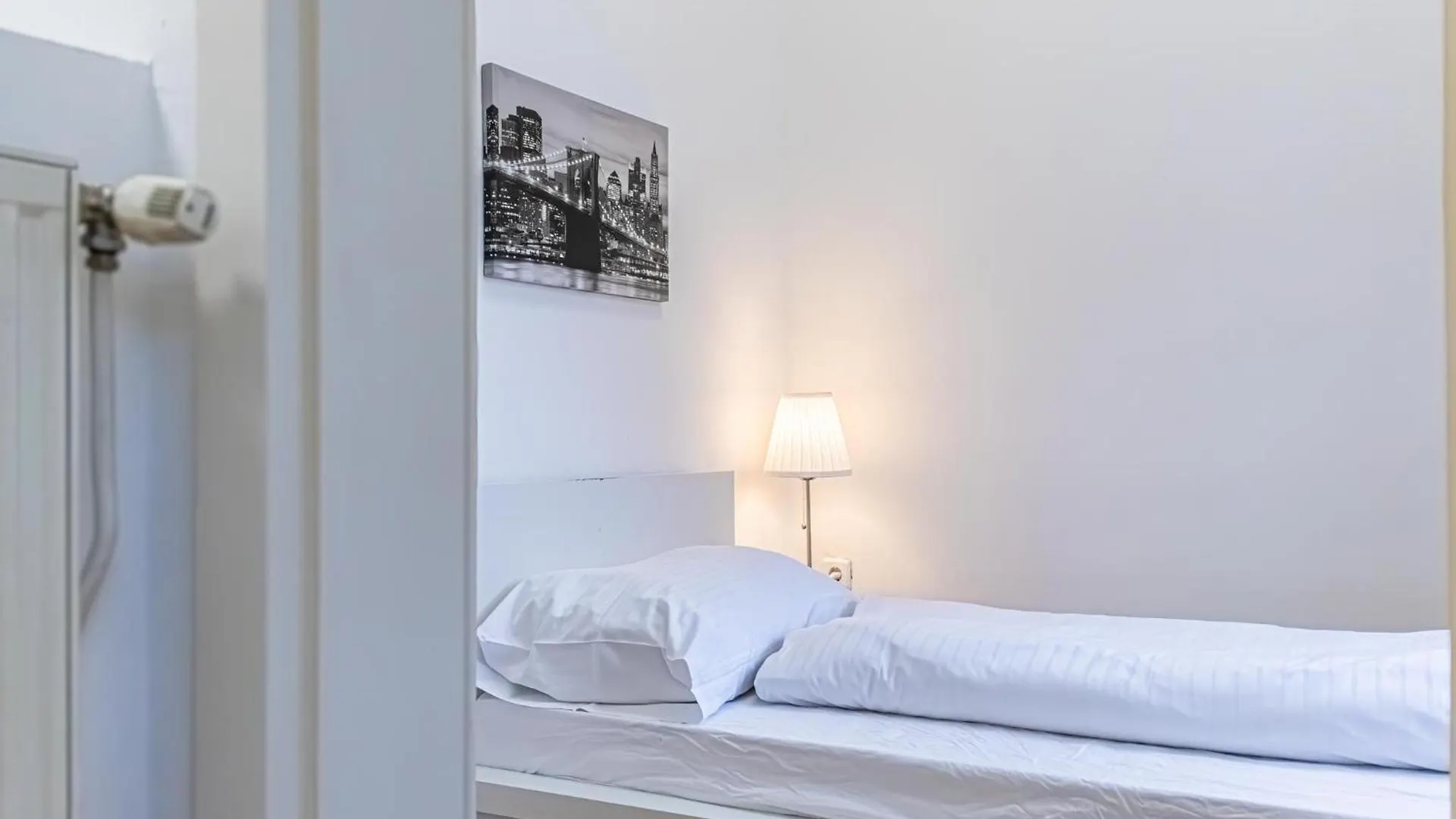Spacious 2Br Apt -Near Wiener Stadthalle Burggassewiener Well Located