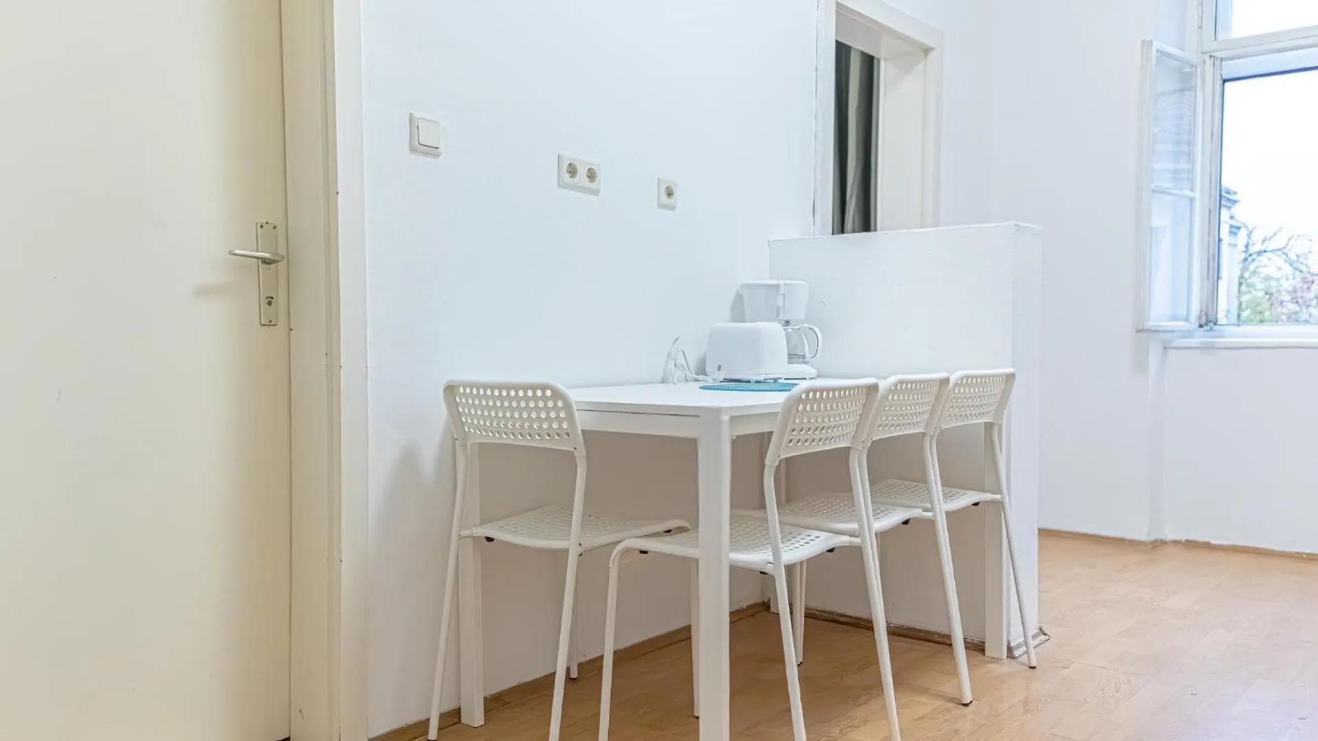 Spacious 2Br Apt -Near Wiener Stadthalle Burggassewiener Well Located Austria