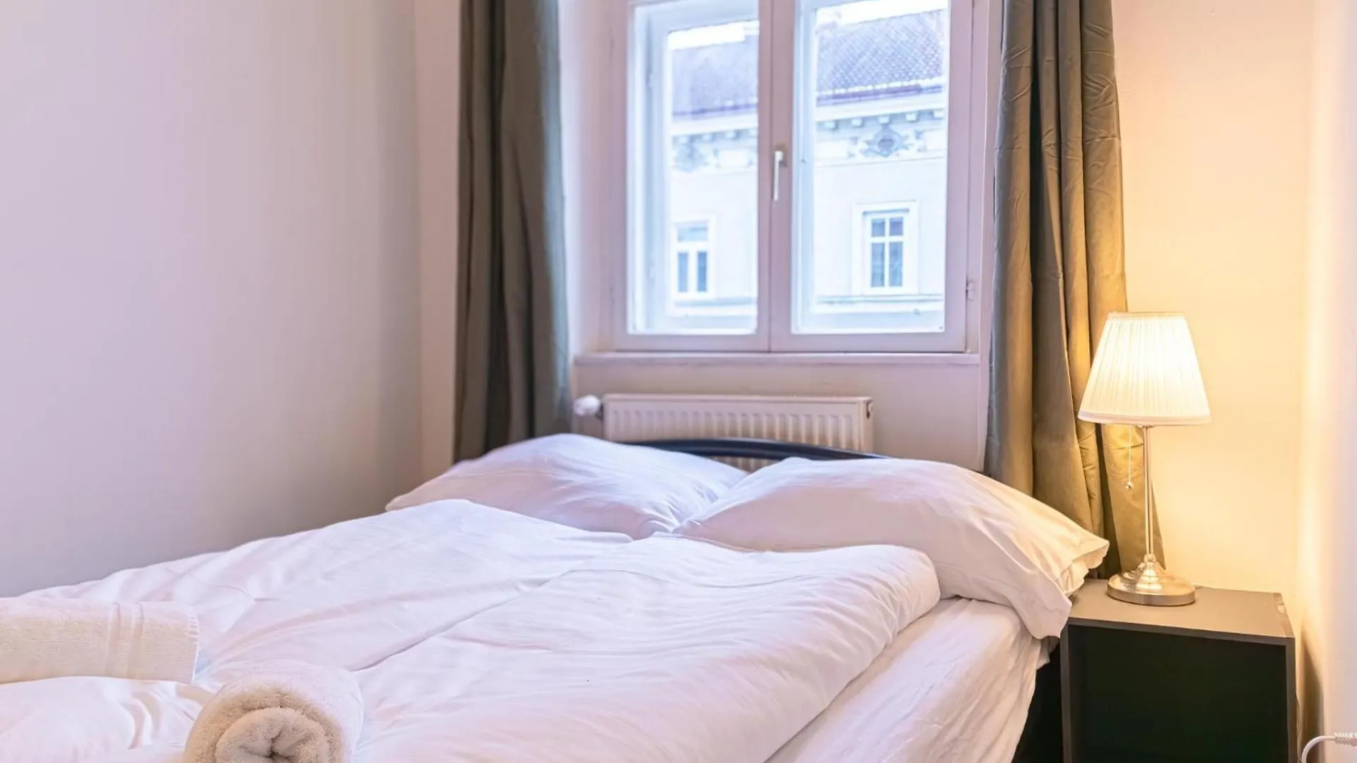 Apartment Spacious 2Br Apt -Near Wiener Stadthalle Burggassewiener Well Located